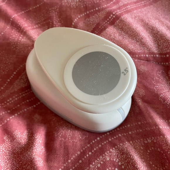 2.5 inch Circle Lever Action Craft Punch - Picture 2 of 4